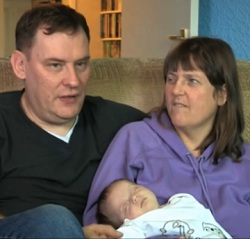 Picture of Steve and Trish McHale from the show "One Born Every Minute", with Trish holding baby Elizabeth